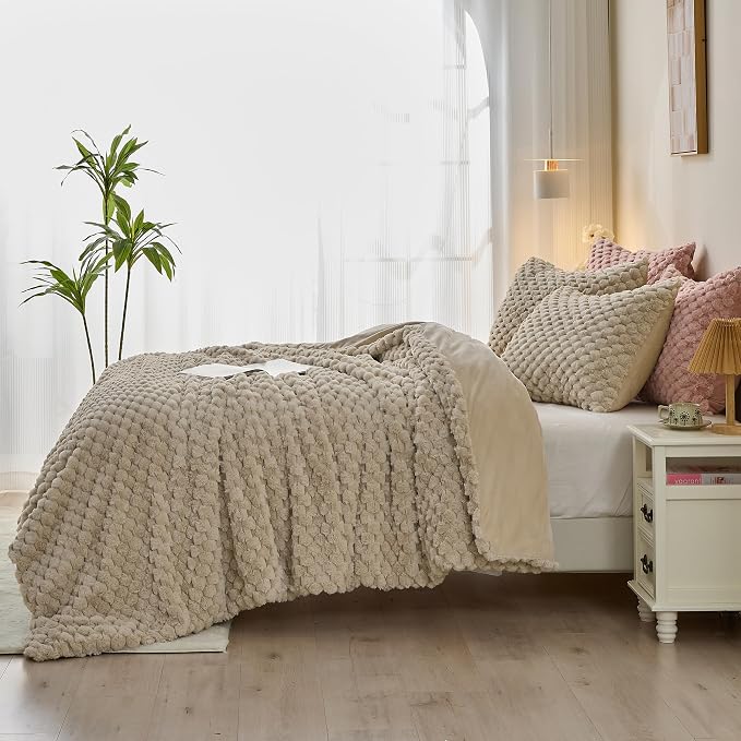 Simple&Opulence Fluffy Faux Fur Comforter Set, Plush Fuzzy Minky Bedding Set, 3 Pieces Warm Soft Comforter Bedding Set for Winter - 1 Shaggy Comforter with 2 Pillow Shams(Queen, Grid - Khaki)