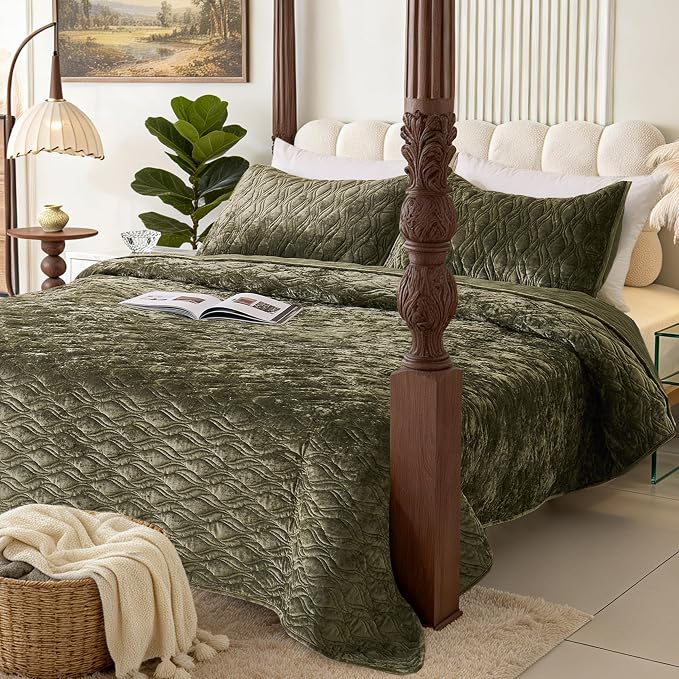 Velvet Quilt Set King Size 98x106 Quilted Bedspread with 2 Pillow Shams Ultra Soft Polyester Bedding All Season for Bedroom Guest Room Hotel Retro Pastoral Home Decor,Army Green