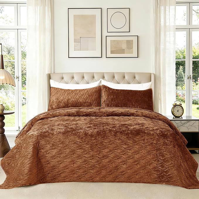 Velvet Quilt Set Oversized King Size 120x120 Bedspread with 2 Pillow Shams Ultra Soft Polyester Bedding All Season Decor for Bedroom Guest Room Hotel Retro Pastoral Home Decor, Caramel