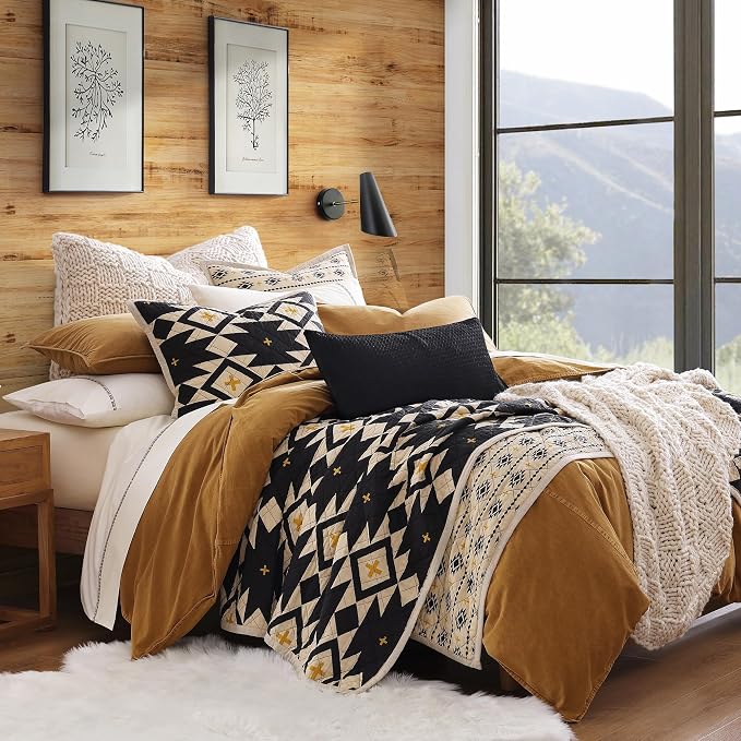 Paseo Road High Desert Twin Quilt Set, 2 Piece Rustic Western Bedding Set with Pillow Shams, Lightweight Reversible Cotton Quilt with Southwestern Aztec Pattern, Soft Breathable Cozy Boho Bedding