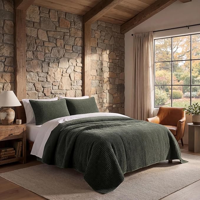 HiEnd Accents Stonewashed Cotton Velvet Quilt, Queen Size, Fern Green Solid Color, Classic Traditional Rustic Style Luxury Bedding, Soft Lightweight Bed Cover