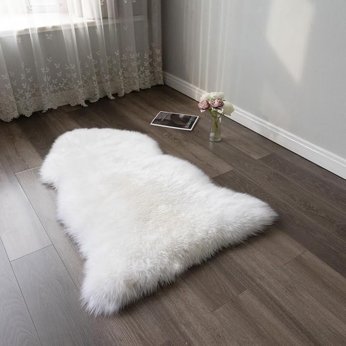 Sheepskin Rug, Fluffy Shaggy Area Rug, Super Soft 24‘’ x 36‘’ Sheepskin Hair Rug, Plush Rug, Decorative Rugs for Bedroom, Children's Room, Living Room (Pearly White, 24" x 36")