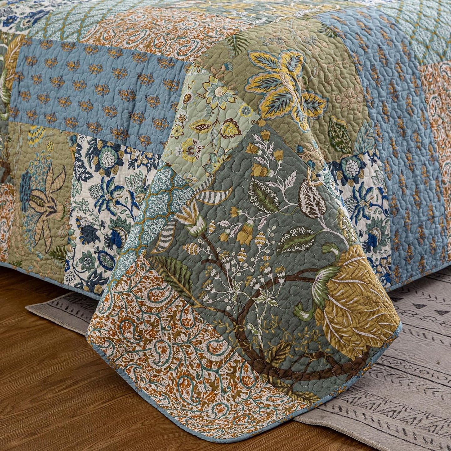 YAYIDAY Oversized Queen Quilt Patchwork Bedspreads (110x118 Inch) - 100% Cotton Reversible Breathable Green Leaves Quilted Coverlet with Pillow Shams for All Seasons