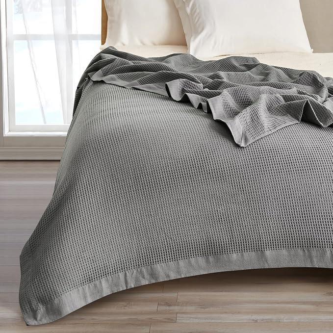 Great Bay Home 100% Cotton Blanket for Full/Queen Size Bed | Lightweight and Breathable Waffle Weave Blankets for Summer & Spring | Versatile, Layering Grey Bed Blanket, Light Grey, 90x90 inches