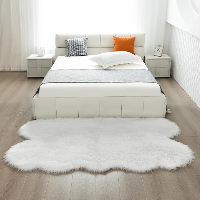 Faux Fur Rug White Fluffy Sheepskin Area Rug,Ultra Soft Shaggy Plush Rug Bedroom Living Room Sofa Floor Kids Room Bedside（4 x 6 ft Sheepskin）