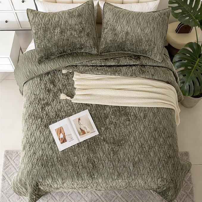 Velvet Quilt Set California King Size 106x118 Soft Bedding Set 3 Pieces Neutral Luxury Bedspread Farmhouse Comforter with 2 Pillow Shams 20x36 for All Seasons,Army Green