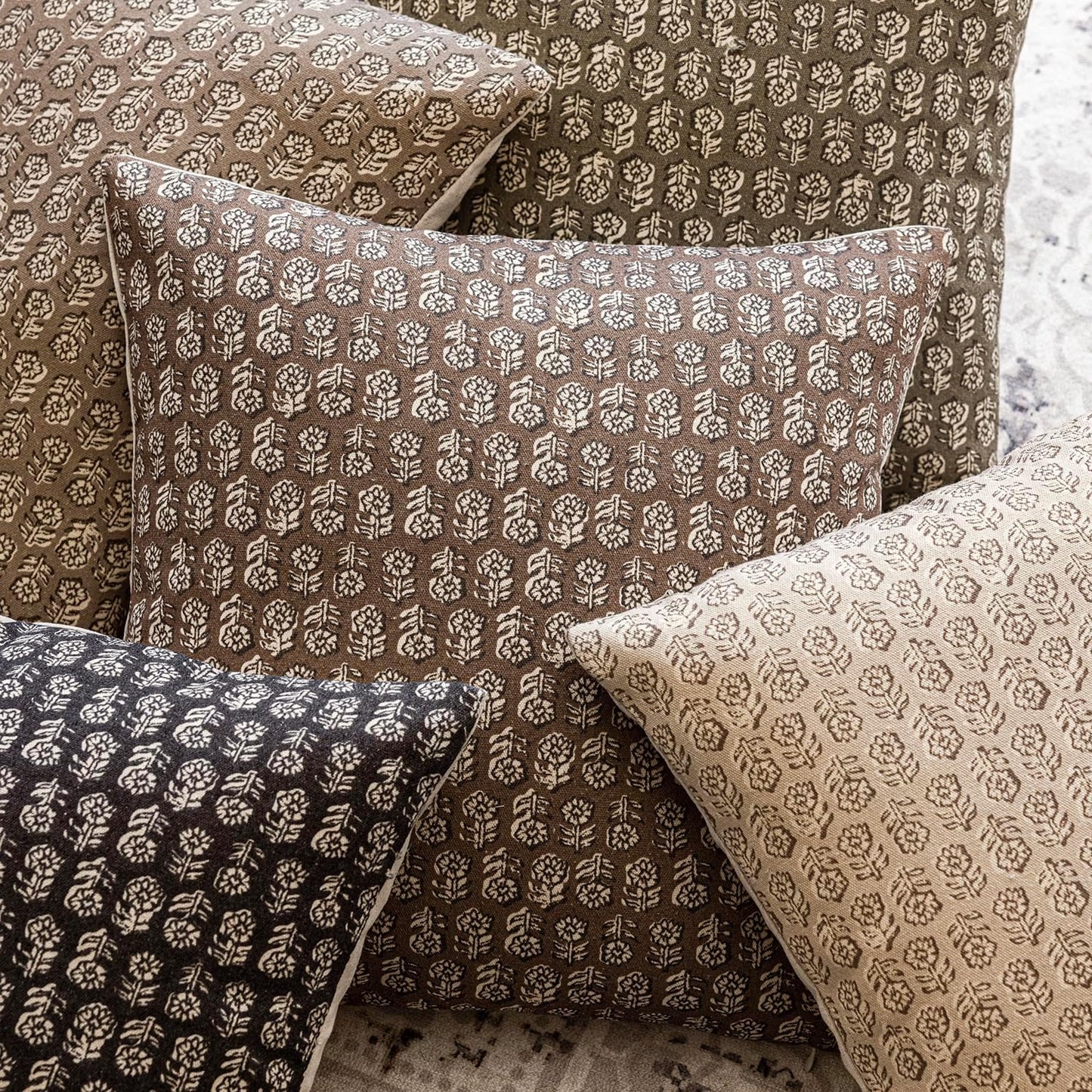 Foindtower Set of 2 Decorative Neutral Floral Print Throw Pillow Covers Vintage Accent Farmhouse Cushion Covers Boho Home Decor for Sofa Couch Chair Bedroom Living Room Outdoor,22×22 Inch,Brown