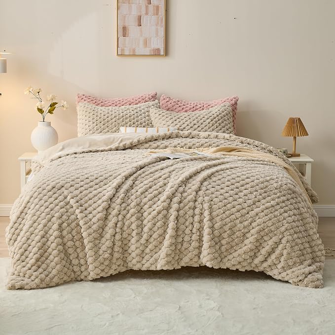 Simple&Opulence Fluffy Faux Fur Comforter Set, Plush Fuzzy Minky Bedding Set, 3 Pieces Warm Soft Comforter Bedding Set for Winter - 1 Shaggy Comforter with 2 Pillow Shams(Queen, Grid - Khaki)