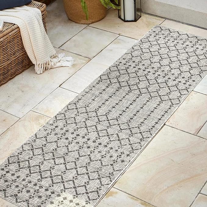 JONATHAN Y Moroccan Geometric Indoor Outdoor Runner Rug 2X8 Light Gray/Black, Ourika Textured Weave for Backyard, Patio, Porch, Easy-Cleaning, High Traffic Pet-Friendly, Non-Shedding SMB108E-28