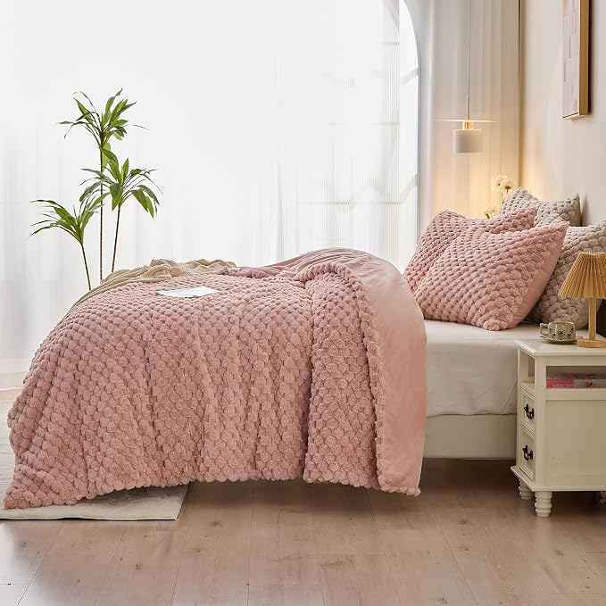 Simple&Opulence Fluffy Faux Fur Comforter Set, Plush Fuzzy Minky Bedding Set, 3 Pieces Warm Soft Comforter Bedding Set for Winter - 1 Shaggy Comforter with 2 Pillow Shams(Queen, Grid - Pink)