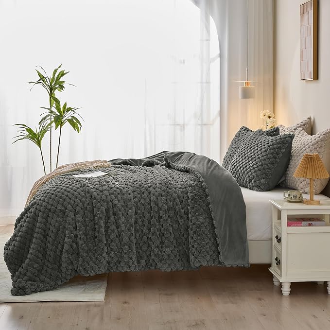Simple&Opulence Fluffy Faux Fur Comforter Set, Plush Fuzzy Minky Bedding Set, 3 Pieces Warm Soft Comforter Bedding Set for Winter - 1 Shaggy Comforter with 2 Pillow Shams(Queen, Grid - Dark Grey)