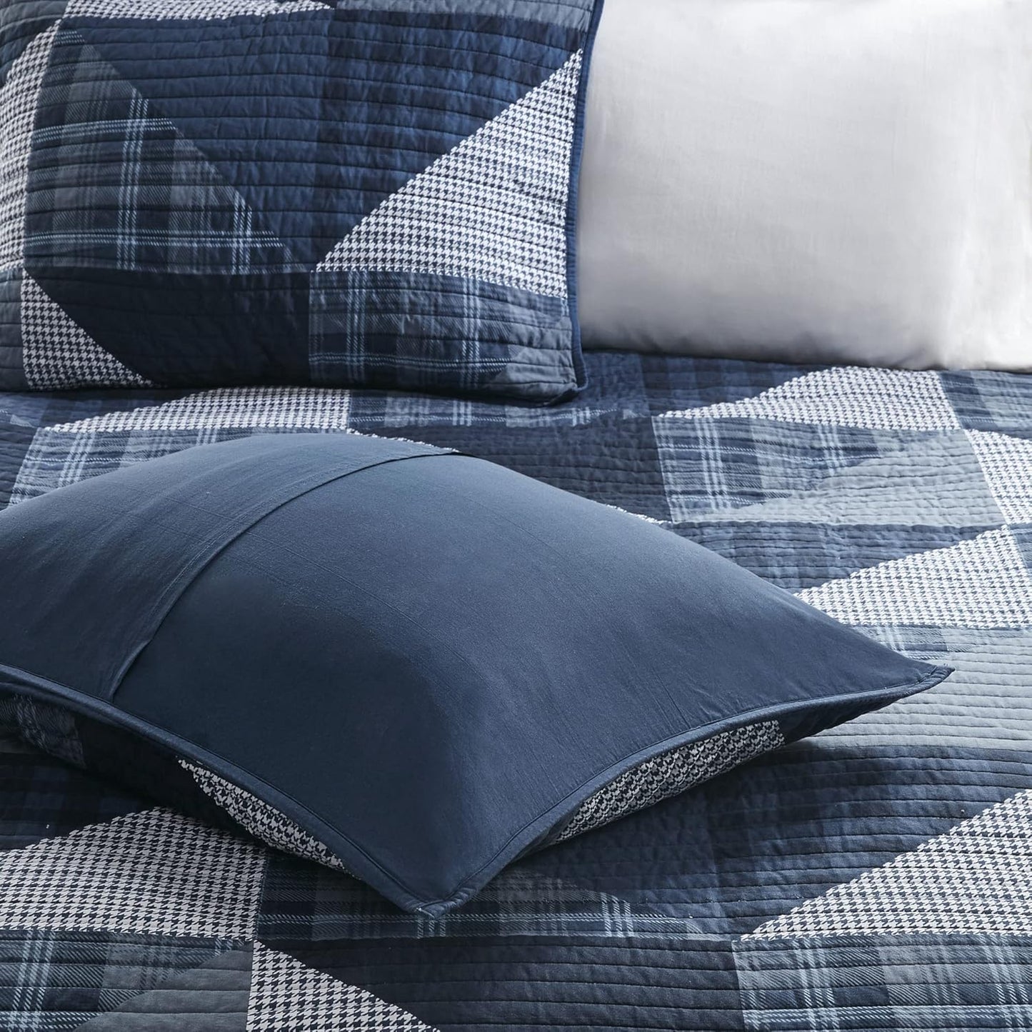 Woolrich Olsen Reversible Quilt Set - Cottage Styling Reversed to Solid Color, All Season Lightweight Coverlet, Cozy Bedding Layer, Matching Shams, Oversized Full/Queen, Geometric Plaid Blue 3 Piece