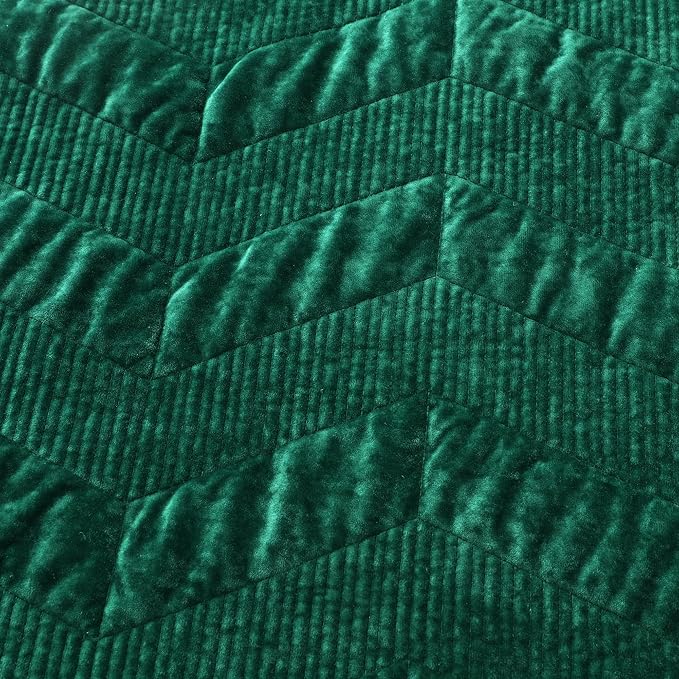 SHALALA Luxury Velvet Quilt Set Queen Size,Ultra Soft Lightweight Summer Velvet Comforter Set, Oversized Bedspread Coverlet with 2 Shams Geometries Pattern,for All Season(Forest Green,Queen)