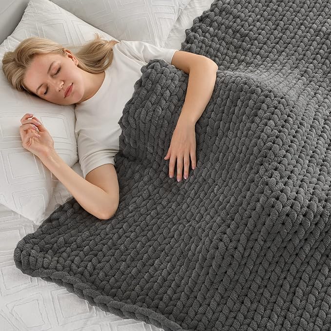 Maetoow Tighter Version Chenille Chunky Knit Blanket Throw （50×60 Inch）, Handmade Warm & Cozy Blanket Couch, Bed, Home Decor, Soft Fleece Banket, Boho Thick Blankets and Giant Yarn Throws，Dark Grey