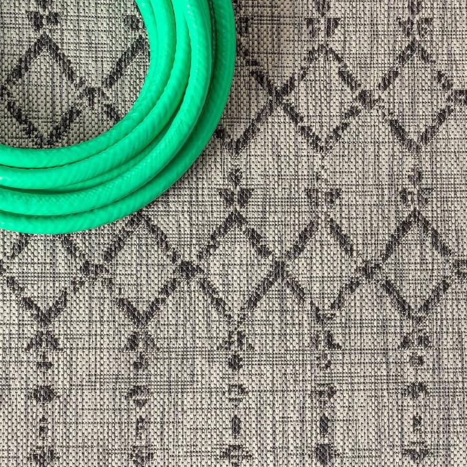 JONATHAN Y Moroccan Geometric Indoor Outdoor Round Area Rug 6 Ft Light Gray/Black, Ourika Textured Weave for Backyard, Patio, Porch, Easy-Cleaning, High Traffic Pet-Friendly, Non-Shedding SMB108E-6R