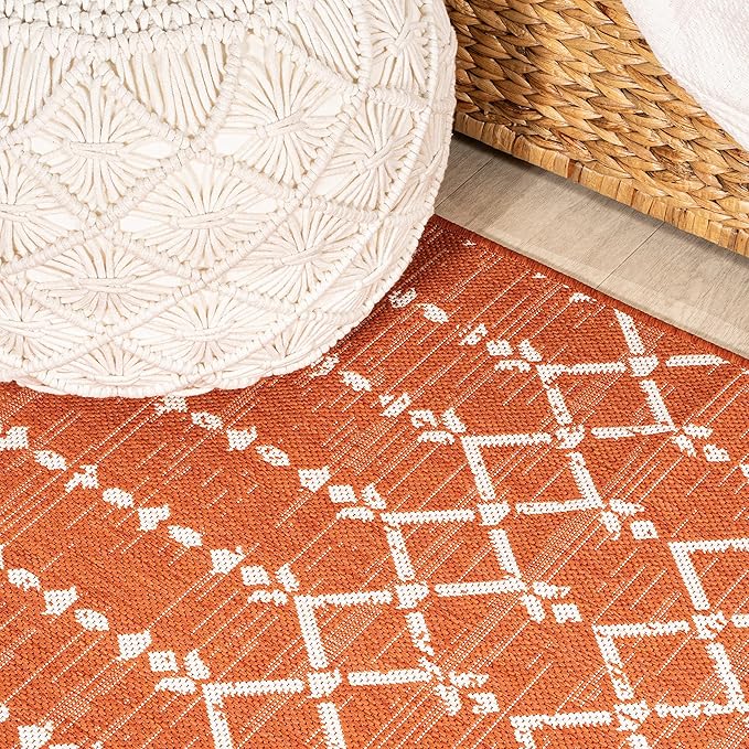 JONATHAN Y Moroccan Geometric Indoor Outdoor Round Area Rug 5 Ft Orange/Cream, Ourika Textured Weave for Backyard, Patio, Porch, Easy-Cleaning, High Traffic, Pet-Friendly, Non-Shedding (SMB108P-5R)