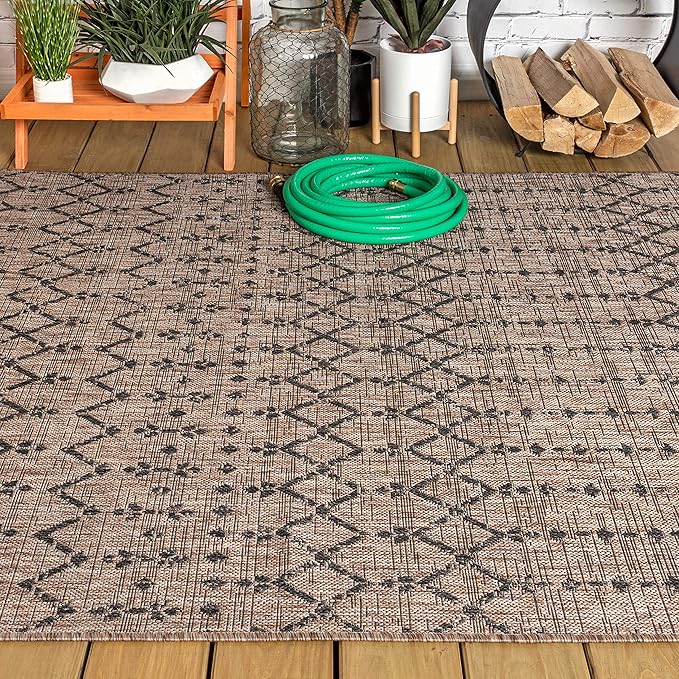 JONATHAN Y Moroccan Geometric Indoor Outdoor Area Rug 4X6 Natural/Black, Ourika Textured Weave for Backyard, Patio, Porch, Easy-Cleaning, High Traffic, Pet-Friendly, Non-Shedding (SMB108D-4)