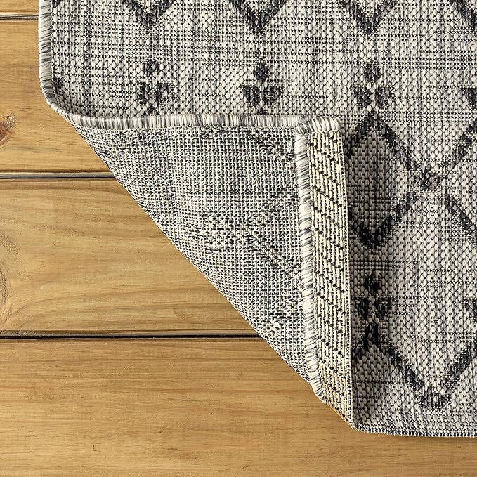 JONATHAN Y Moroccan Geometric Indoor Outdoor Area Rug 4X6 Light Gray/Black, Ourika Textured Weave for Backyard, Patio, Porch, Easy-Cleaning, High Traffic, Pet-Friendly, Non-Shedding (SMB108E-4)