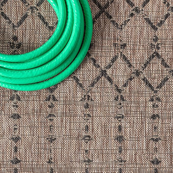 JONATHAN Y Moroccan Geometric Indoor Outdoor Round Area Rug 9 Ft Natural/Black, Ourika Textured Weave for Backyard, Patio, Porch, Easy-Cleaning, High Traffic Pet-Friendly, Non-Shedding SMB108D-9R