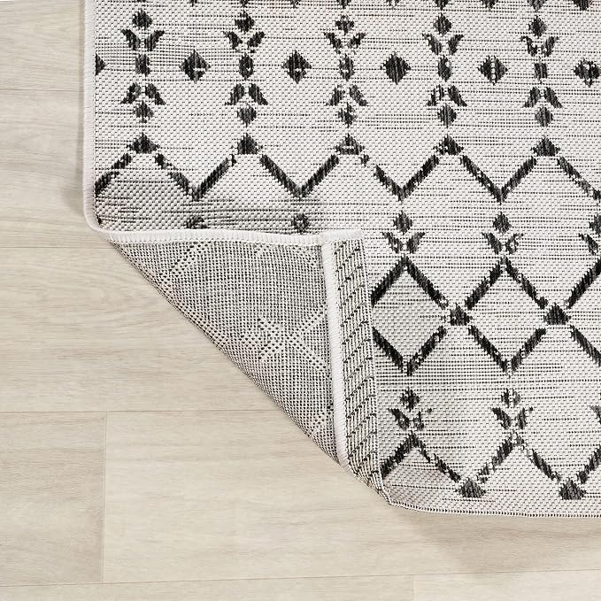 JONATHAN Y Moroccan Geometric Indoor Outdoor Round Area Rug 5 Ft Cream/Black, Ourika Textured Weave for Backyard, Patio, Porch, Easy-Cleaning, High Traffic, Pet-Friendly, Non-Shedding (SMB108I-5R)
