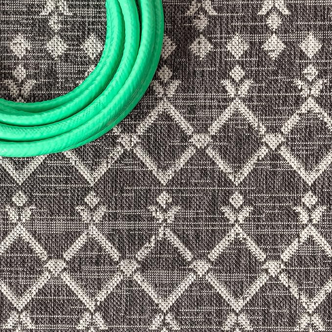 JONATHAN Y Moroccan Geometric Indoor Outdoor Square Area Rug 5X5 Black/Gray, Ourika Textured Weave for Backyard, Patio, Porch, Easy-Cleaning, High Traffic, Pet-Friendly, Non-Shedding (SMB108F-5SQ)
