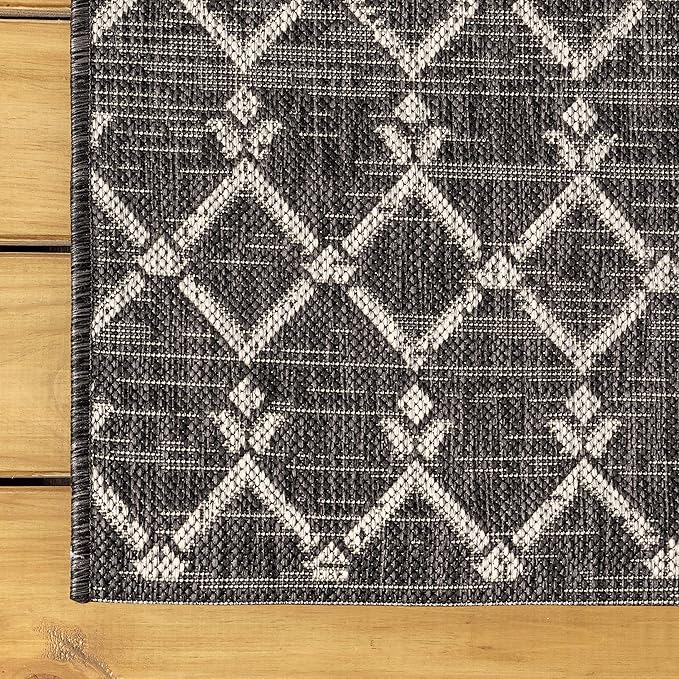 JONATHAN Y Moroccan Geometric Indoor Outdoor Square Area Rug 5X5 Black/Gray, Ourika Textured Weave for Backyard, Patio, Porch, Easy-Cleaning, High Traffic, Pet-Friendly, Non-Shedding (SMB108F-5SQ)