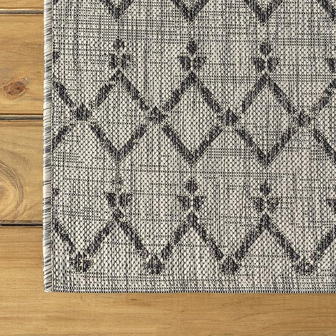 JONATHAN Y Moroccan Geometric Indoor Outdoor Square Area Rug 5X5 Light Gray/Black, Ourika Textured Weave for Backyard, Patio, Porch, Easy-Cleaning, High Traffic Pet-Friendly, Non-Shedding SMB108E-5SQ