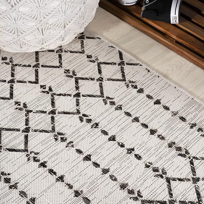 JONATHAN Y Moroccan Geometric Indoor Outdoor Round Area Rug 5 Ft Cream/Black, Ourika Textured Weave for Backyard, Patio, Porch, Easy-Cleaning, High Traffic, Pet-Friendly, Non-Shedding (SMB108I-5R)