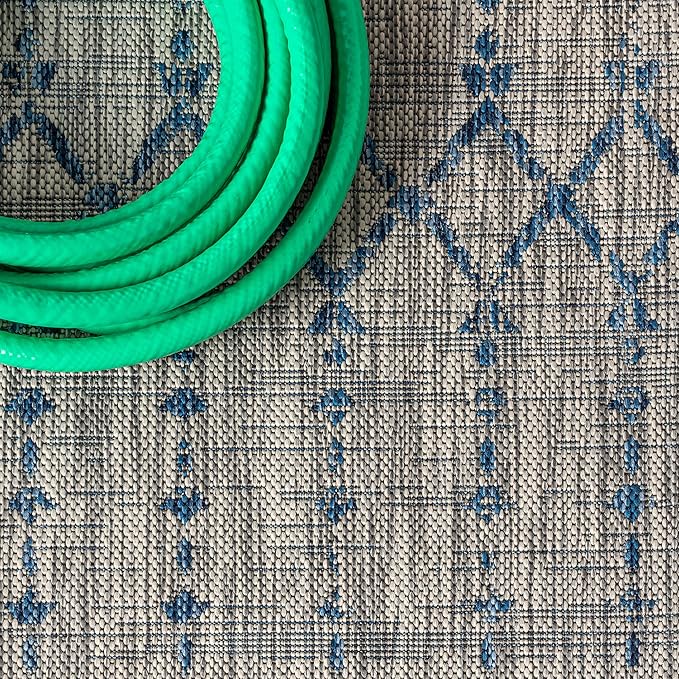 JONATHAN Y Moroccan Geometric Indoor Outdoor Round Area Rug 8 Ft Light Gray/Navy, Ourika Textured Weave for Backyard, Patio, Porch, Easy-Cleaning, High Traffic, Pet-Friendly, Non-Shedding SMB108A-8R