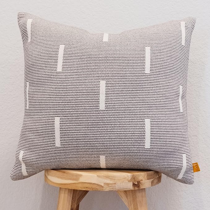 100% Cotton Knitted Soft Modern Geometric Dash Lines Throw Pillow Cover (Black & Cream, 18" x 18")